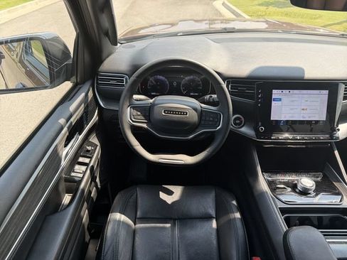 Used 2024 Jeep Wagoneer Series II AWD/4WD image 28