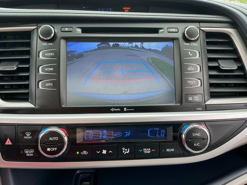 Used 2015 Toyota Highlander XLE AWD/4WD image 20