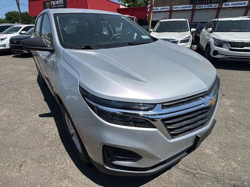 Used 2022 Chevrolet Equinox LS AWD/4WD image 3