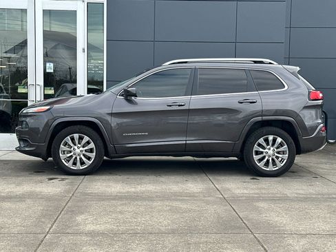 Used 2018 Jeep Cherokee Overland image 6