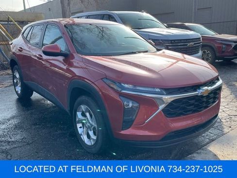 Used 2024 Chevrolet Trax LS w/ LS Convenience Package image 4