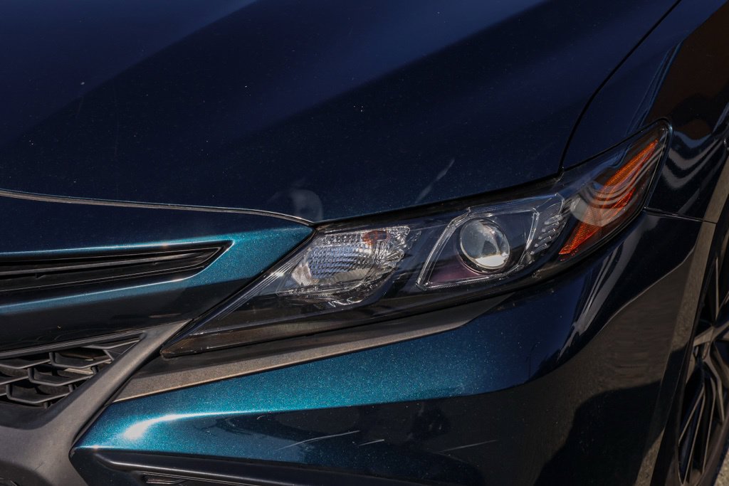 Used 2021 Toyota Camry SE FWD image 11