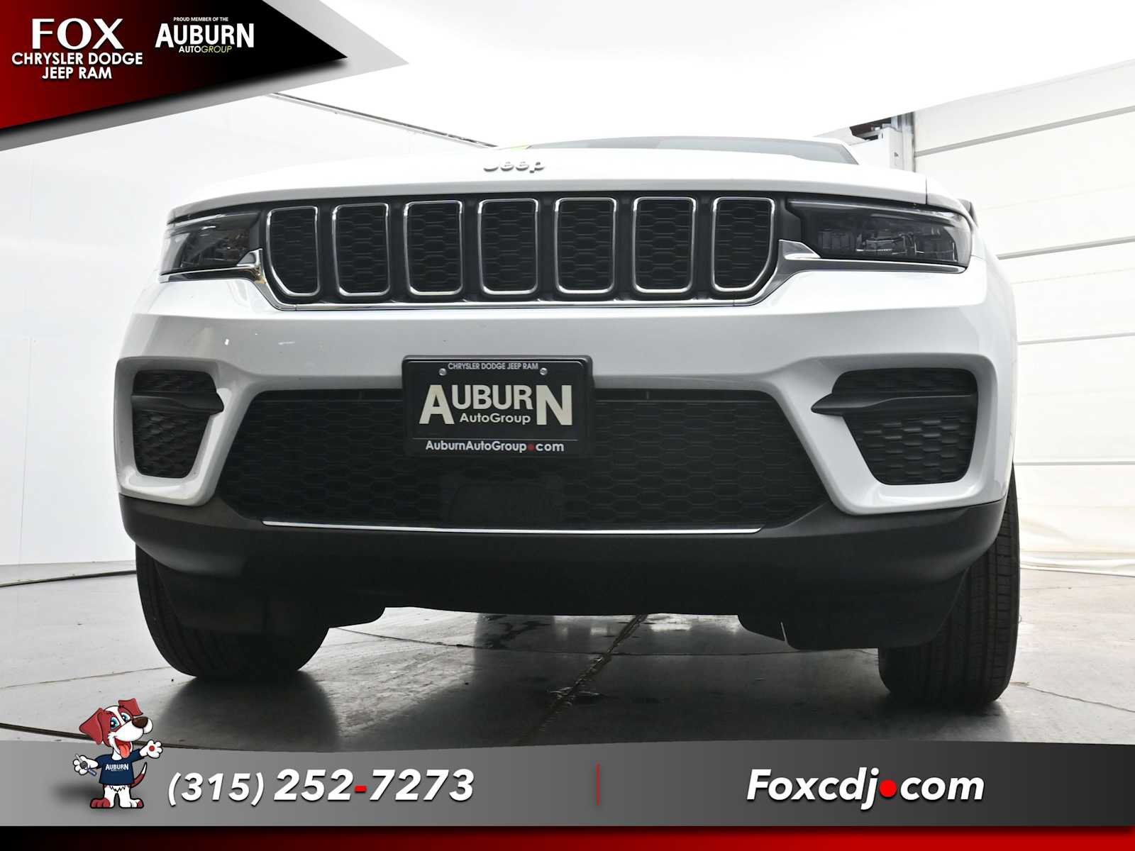 Used 2025 Jeep Grand Cherokee Laredo X w/ Luxury Tech Group I AWD/4WD image 21