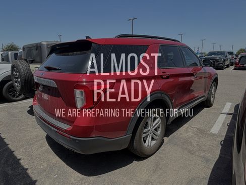 Used 2023 Ford Explorer XLT RWD image 4