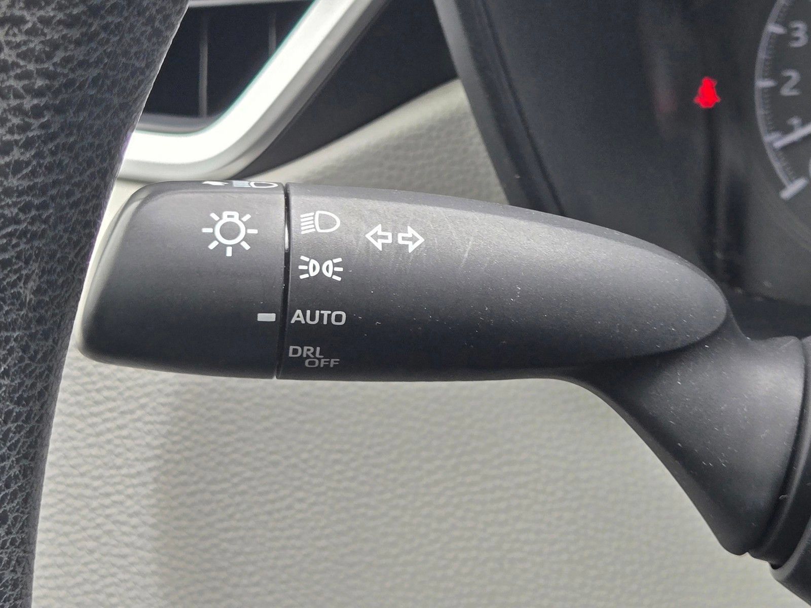 Used 2020 Toyota Corolla LE w/ Carpet Mat Package (TMS) FWD image 24