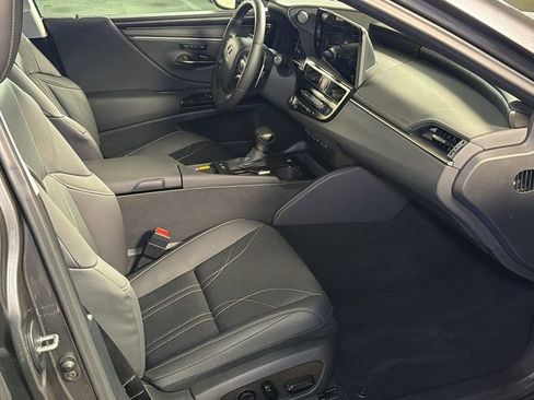 Certified 2025 Lexus ES 300h w/ Luxury Package FWD image 10