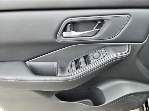 New 2026 Nissan Rogue SV FWD image 9