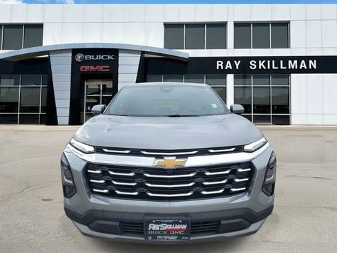 Used 2025 Chevrolet Equinox LT image 2