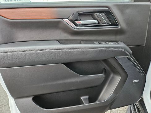 Used 2025 GMC Yukon Denali AWD/4WD image 15