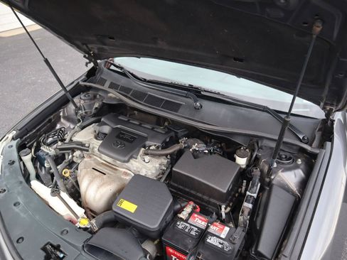 Used 2014 Toyota Camry SE w/ Leather Package FWD image 34