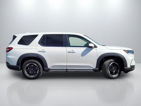 Used 2025 Honda Pilot EX-L image 3