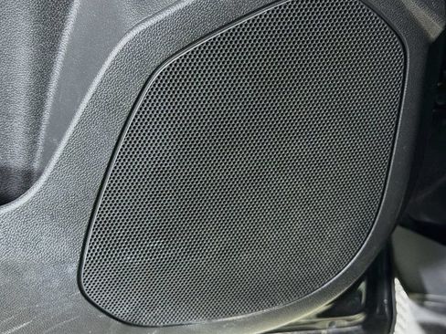 Used 2025 Chevrolet Trax RS w/ Sunroof Package FWD image 24
