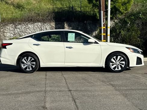 Used 2023 Nissan Altima 2.5 S image 3