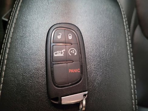 Used 2021 Jeep Cherokee Latitude Lux w/ Comfort/Convenience Group AWD/4WD image 32