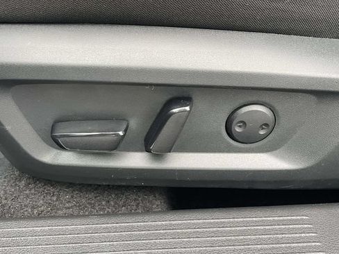 Used 2025 Nissan Rogue SV FWD image 19