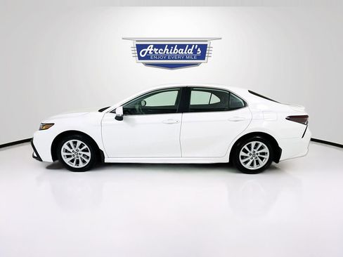 Used 2024 Toyota Camry SE FWD image 4