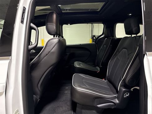 New 2026 Chrysler Pacifica Limited image 24