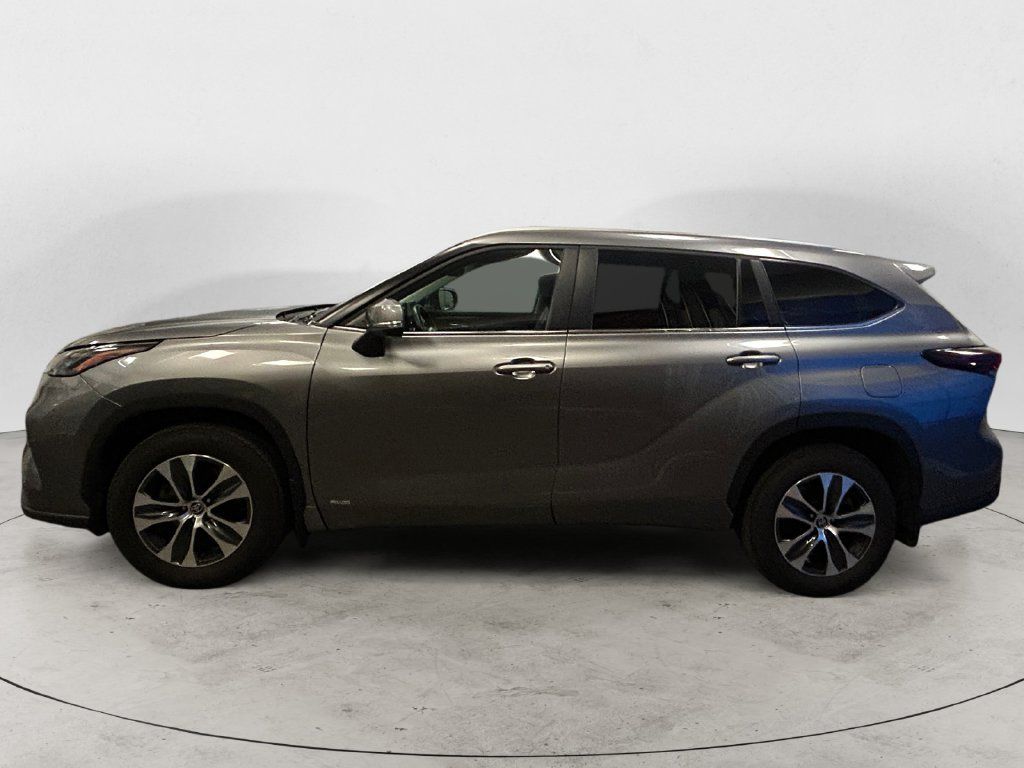 Used 2026 Toyota Highlander XLE AWD/4WD image 2