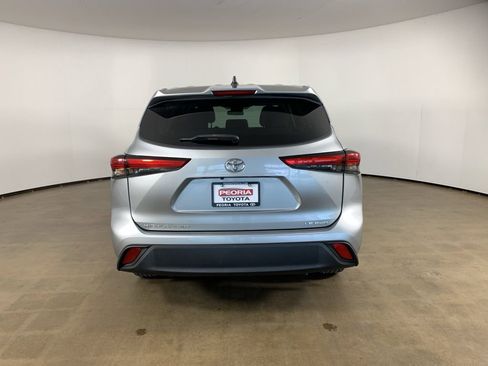 Used 2023 Toyota Highlander LE image 10