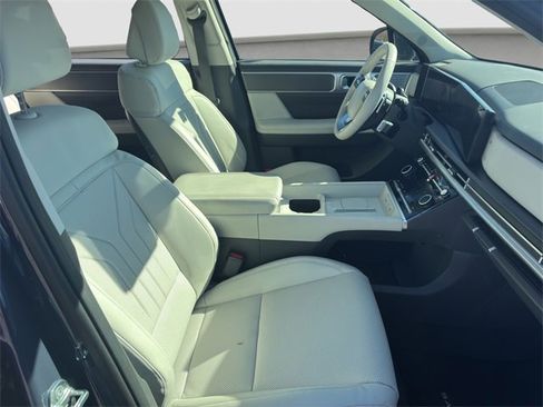 Used 2025 Hyundai Santa Fe SEL image 17