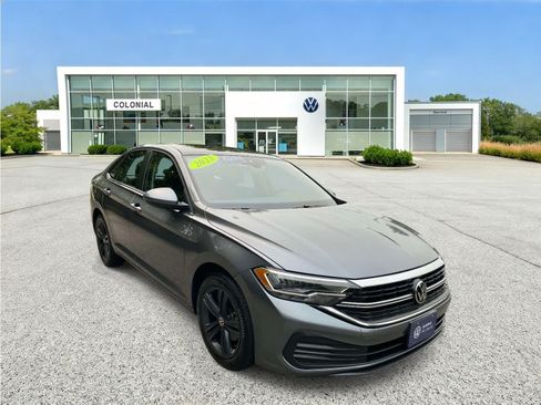Used 2023 Volkswagen Jetta SE FWD image 7