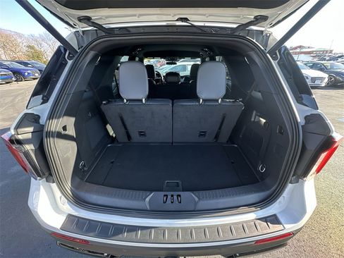 Used 2025 Ford Explorer ST-Line image 24