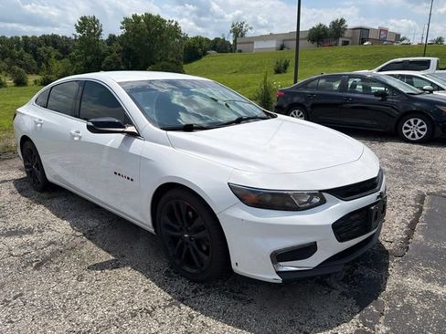 Used 2018 Chevrolet Malibu LT w/ Leather Package FWD image 11