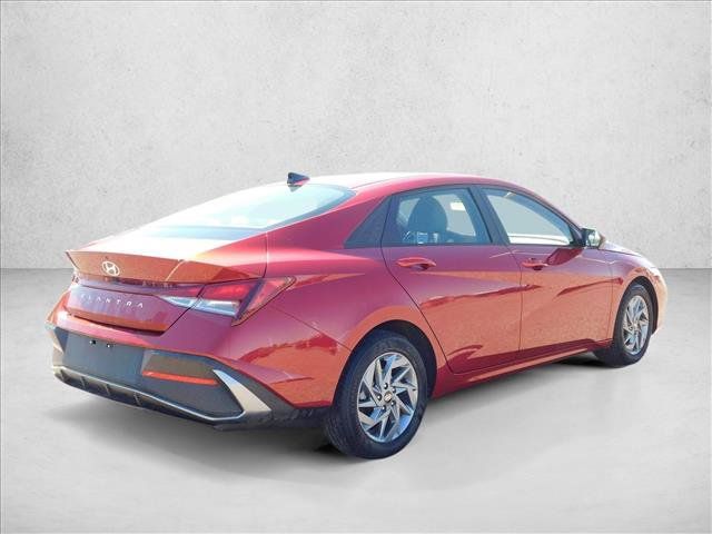 Used 2024 Hyundai Elantra SEL FWD image 5