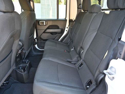 Used 2023 Jeep Gladiator Overland image 22