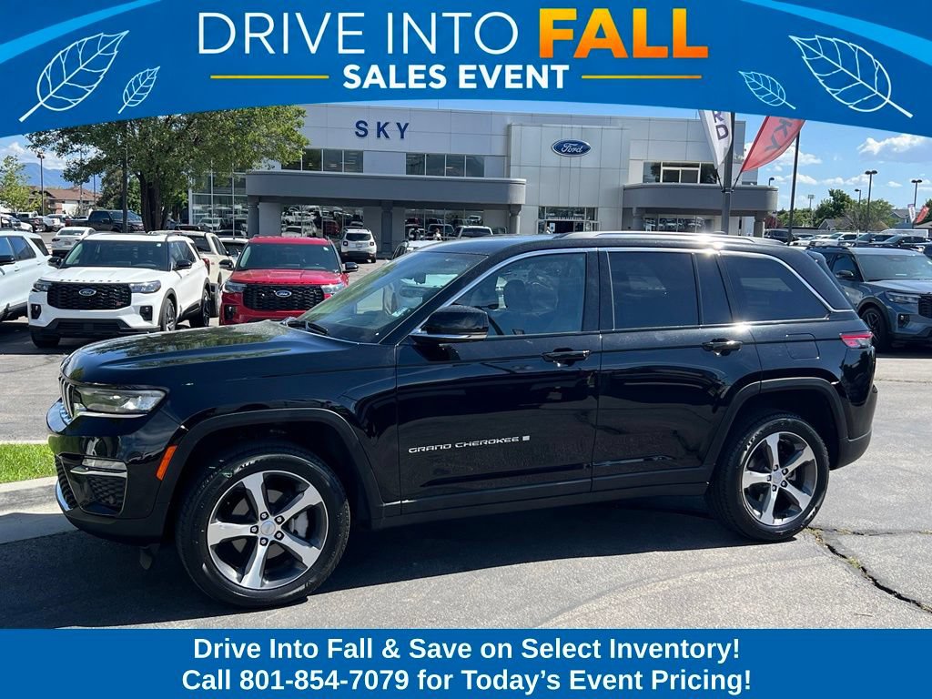 Used 2023 Jeep Grand Cherokee Limited AWD/4WD image 1