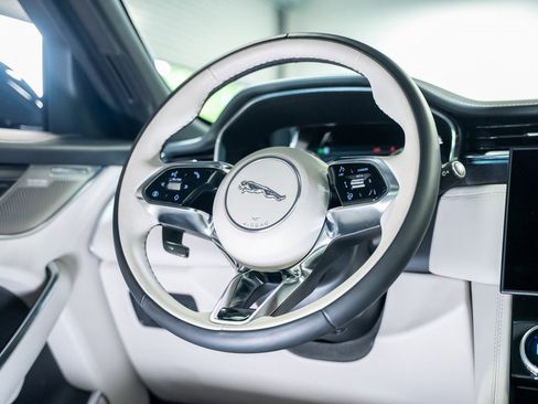 Used 2025 Jaguar F-PACE R-Dynamic S image 41