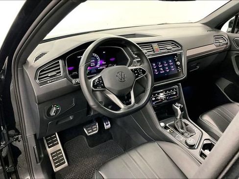 Used 2024 Volkswagen Tiguan SE R-Line w/ MDO Package, Two-Row AWD/4WD image 16
