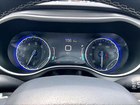 Used 2024 Chrysler Pacifica Touring-L FWD image 13