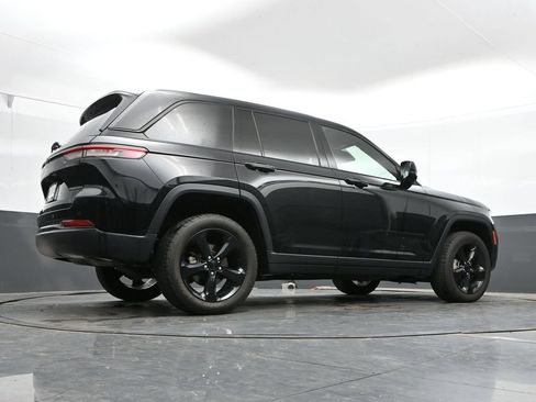 Used 2023 Jeep Grand Cherokee Altitude AWD/4WD image 39