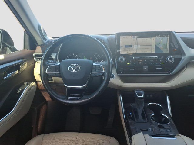 Used 2021 Toyota Highlander Platinum FWD image 14