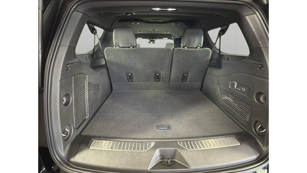 Used 2026 Chevrolet Suburban Premier AWD/4WD image 25