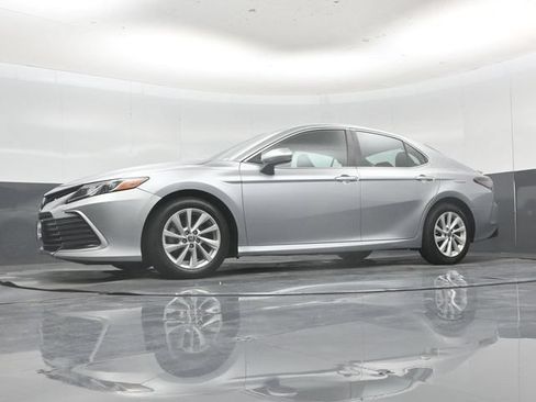 Used 2022 Toyota Camry LE FWD image 46