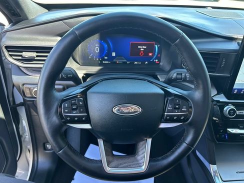 Used 2023 Ford Explorer Platinum w/ Technology Package AWD/4WD image 18