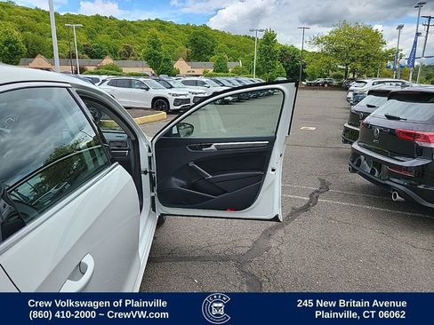 Used 2018 Volkswagen Passat 2.0T SE FWD image 42