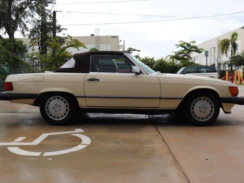 Used 1987 Mercedes-Benz 560 SL image 5