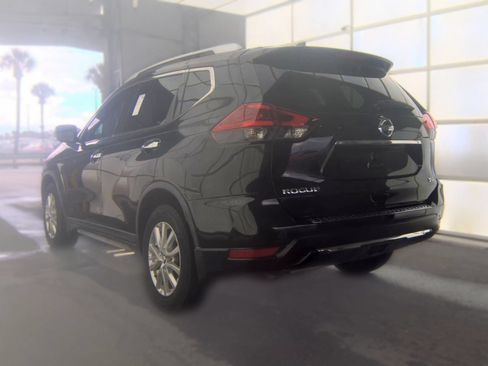Used 2018 Nissan Rogue SV FWD image 2