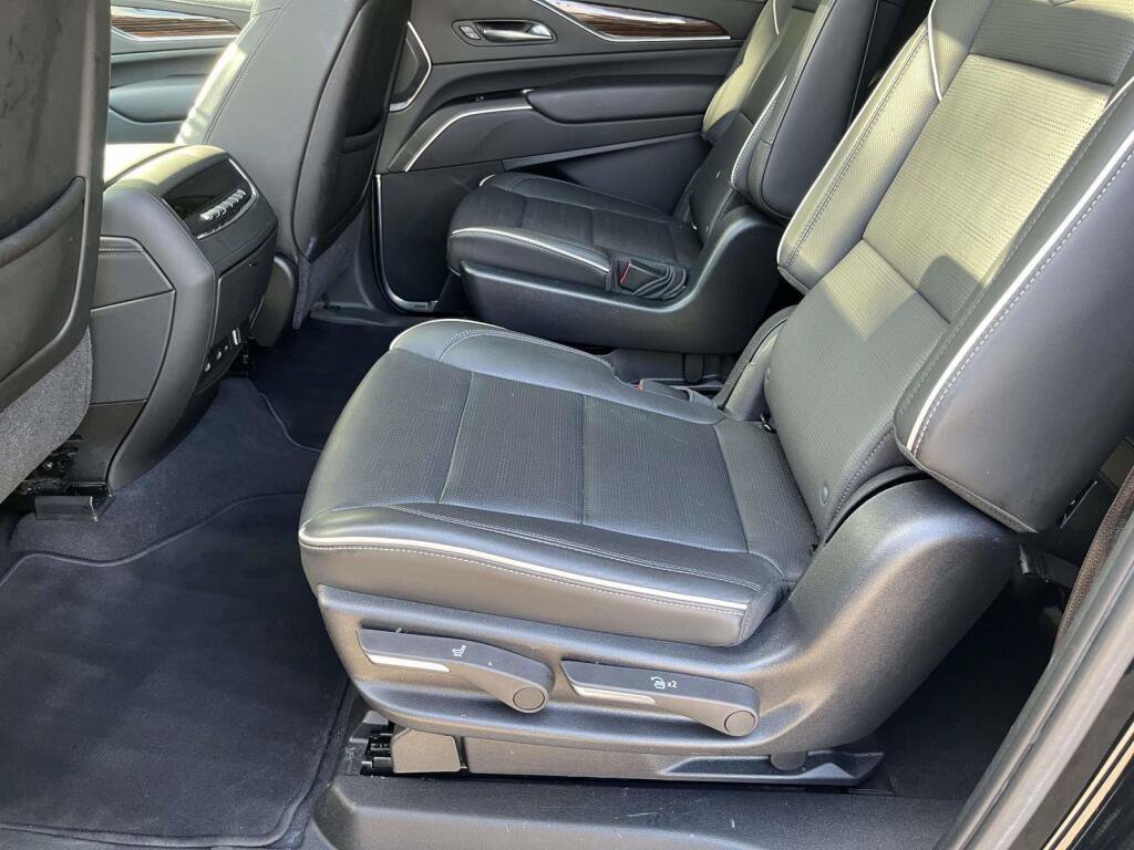 Used 2021 Cadillac Escalade ESV Premium Luxury AWD/4WD image 17