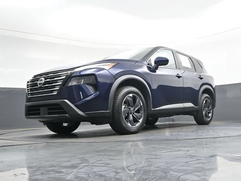 Used 2024 Nissan Rogue SV AWD/4WD image 47
