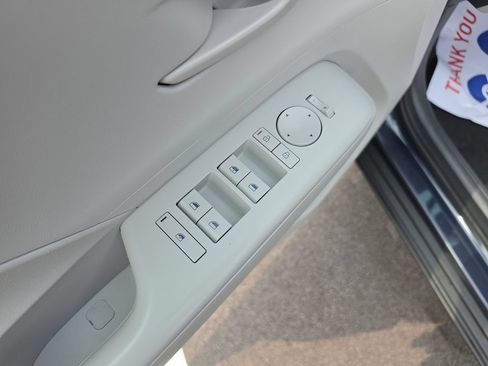 Used 2025 Hyundai Kona SEL AWD/4WD image 17