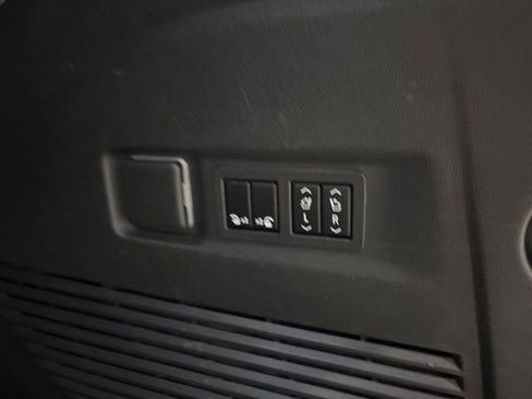 Used 2023 Chevrolet Suburban RST w/ Luxury Package image 11