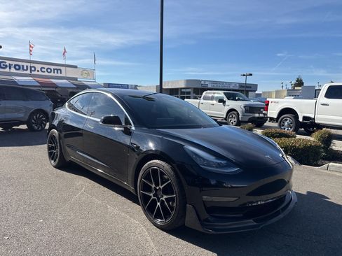 Used 2018 Tesla Model 3 Long Range image 2