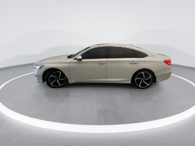 Used 2019 Honda Accord Touring image 3