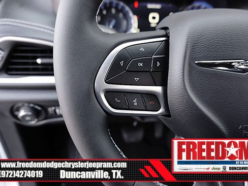 New 2026 Chrysler Pacifica Select image 24