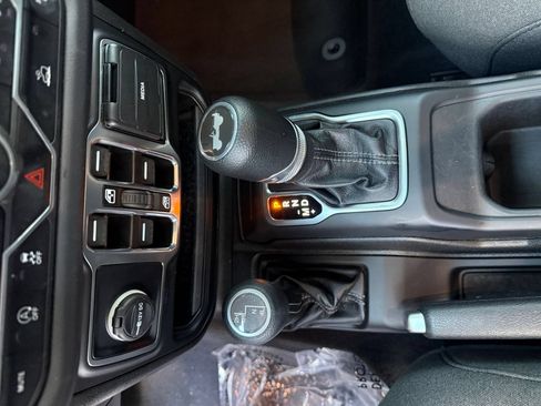 Used 2025 Jeep Wrangler Unlimited Sahara AWD/4WD image 39