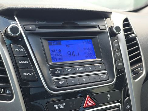 Used 2013 Hyundai Elantra GT w/ Style Pkg image 24